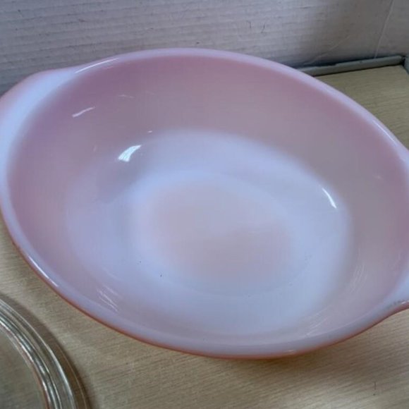 Vintage Fire King lidded casserole dish - Picture 4 of 8